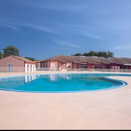 וילה / Les Du Avec Piscine